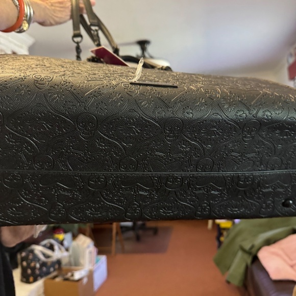 Betsey Johnson Black Skull Embossed Tote NWT - Picture 8 of 8